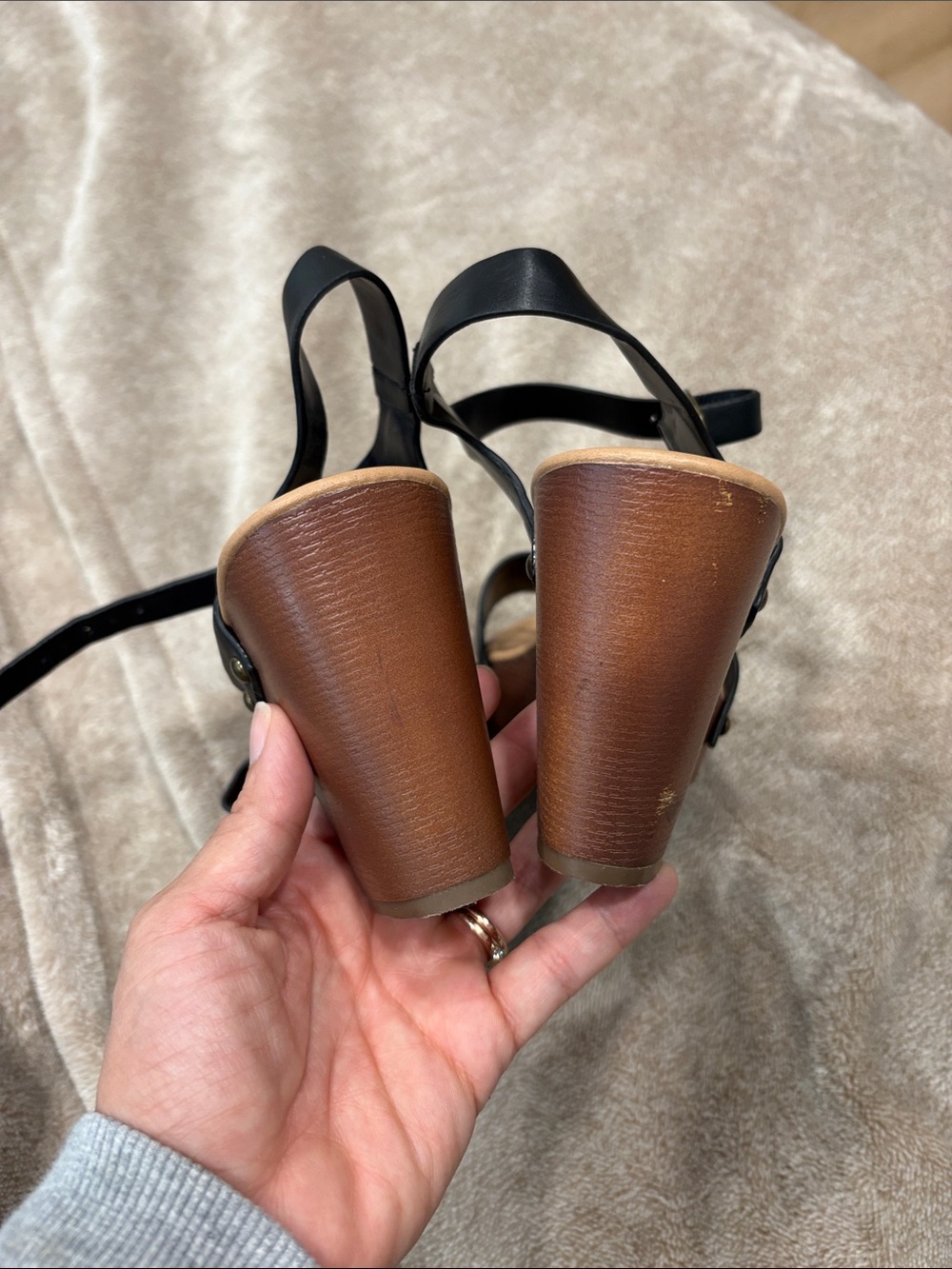 Women’s size 6 block heels - Picture 4 of 5